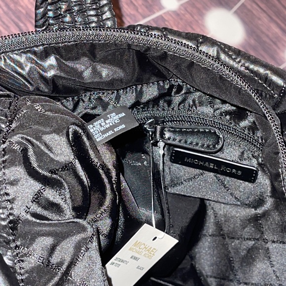 🖤MICHAEL KORS 🖤 WINNIE BLACK QUILTED SMALL TOTE - Picture 11 of 12